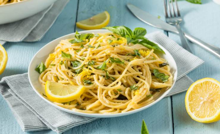 ricetta facile degli spaghetti in 10 minuti