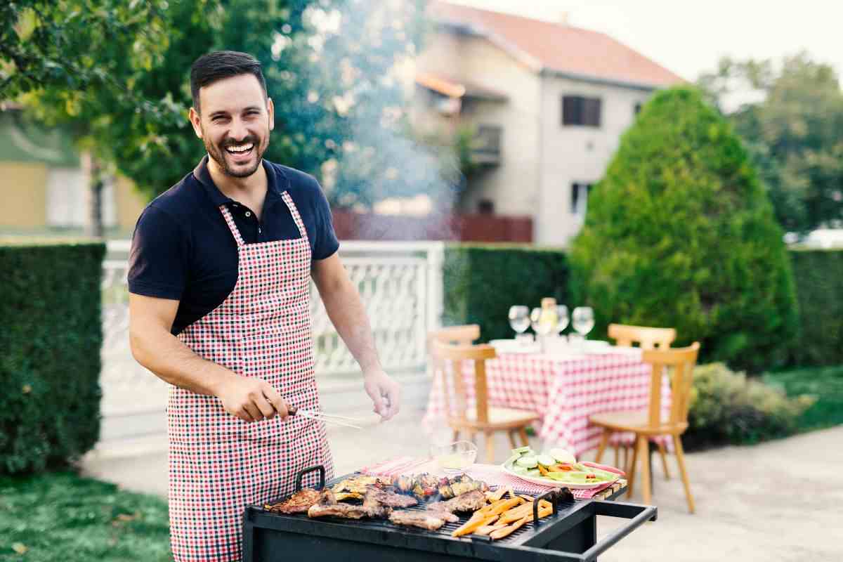 come pulisci il barbecue