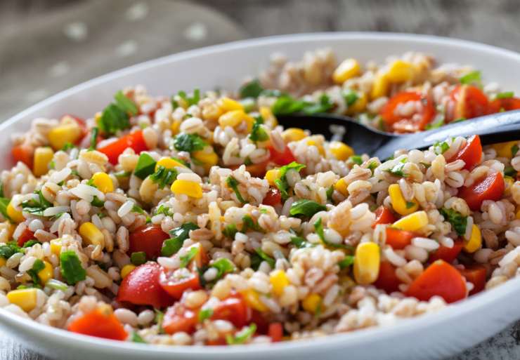 Come preparare un insalata di orzo