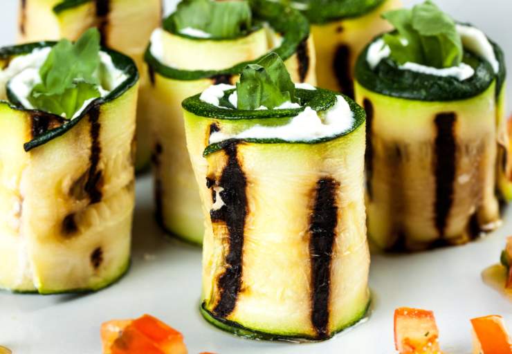 Come prepara gli involtini di zucchine