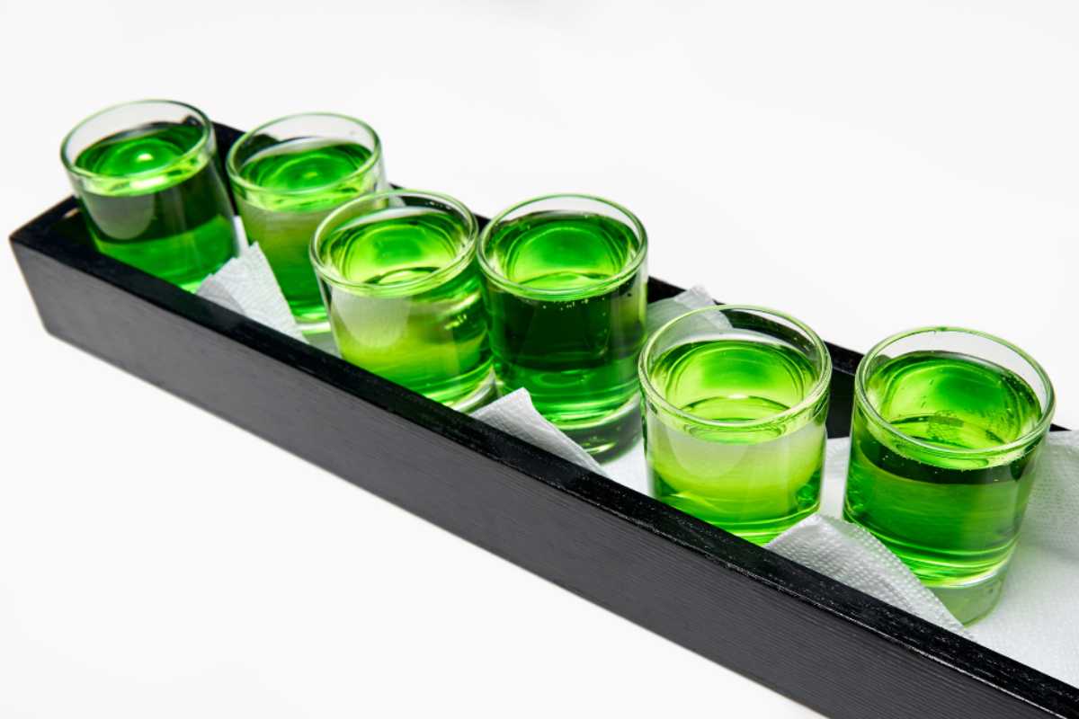 Come preparare un liquore verde smeraldo