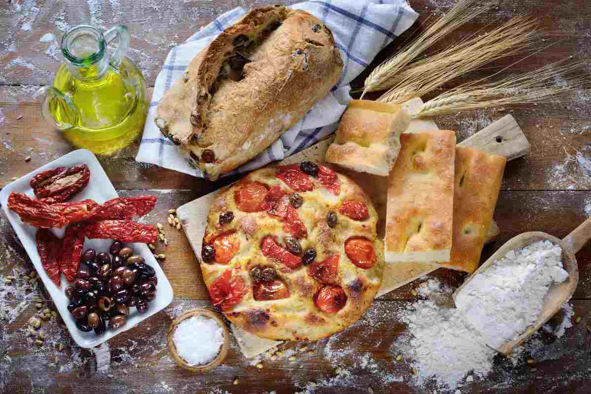 focaccia olive nere pomodorini secchi