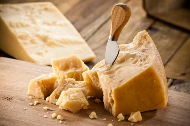 crosta formaggio si può mangiare?